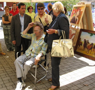 Il pittore De Rosa alle spalle del maestro L. De Magistris presidente dell' Associazione Culturale 